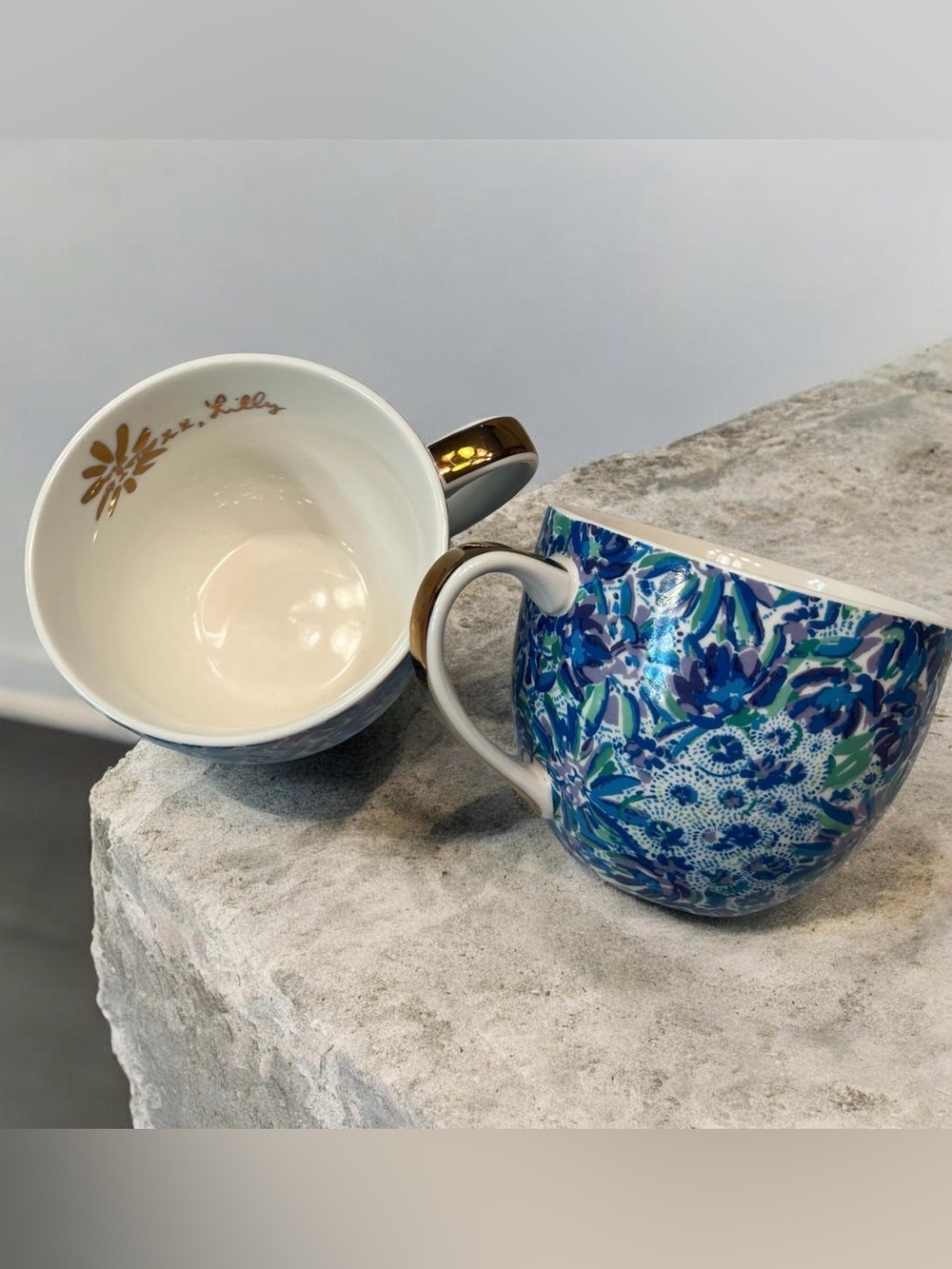 Lilly Pulitzer Mugs Set of 2 “Lion Around” Collection Rare